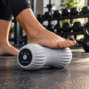 Rolling the arch of the foot on the RECOVERO ROLL